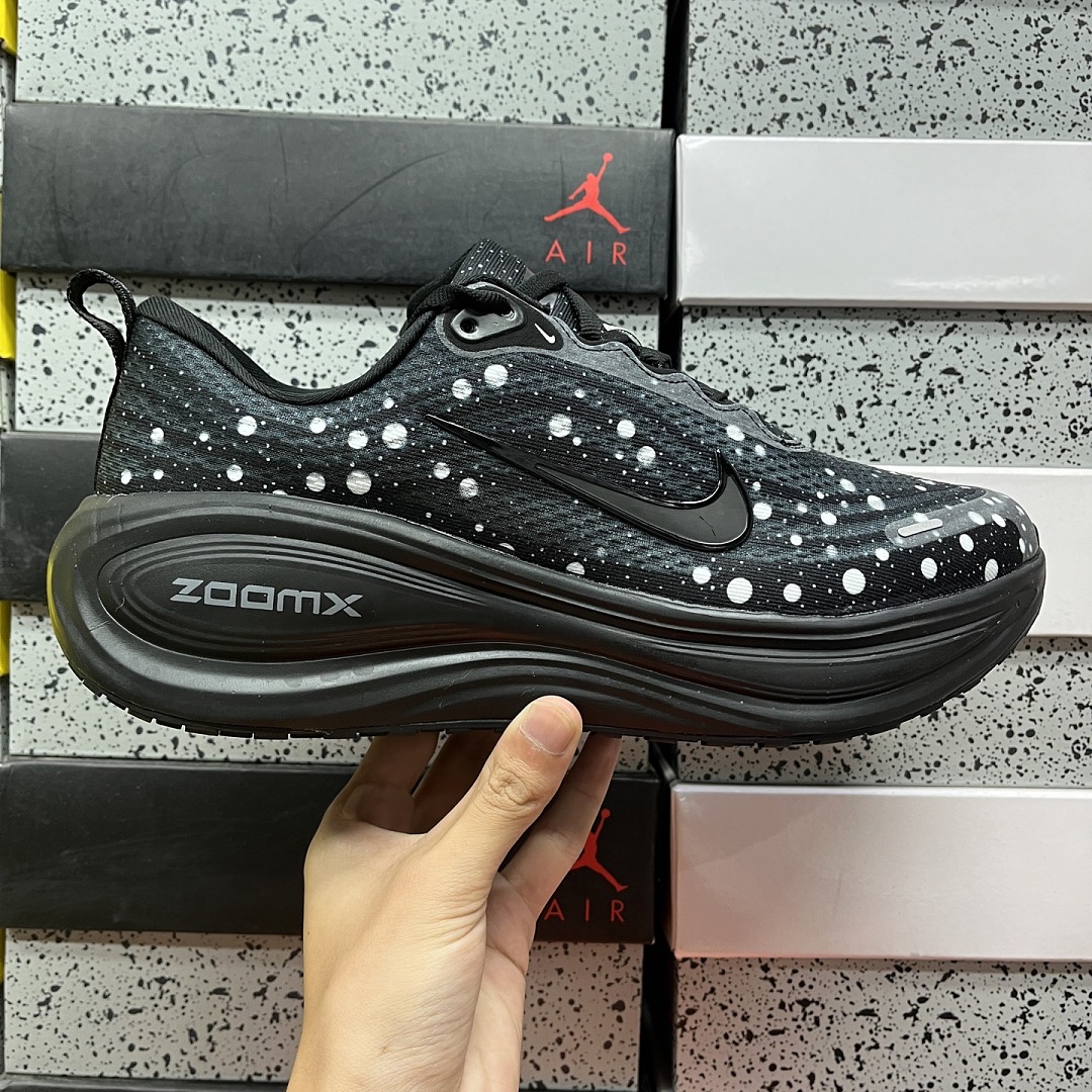 Nike Vomero Plus - Image 4