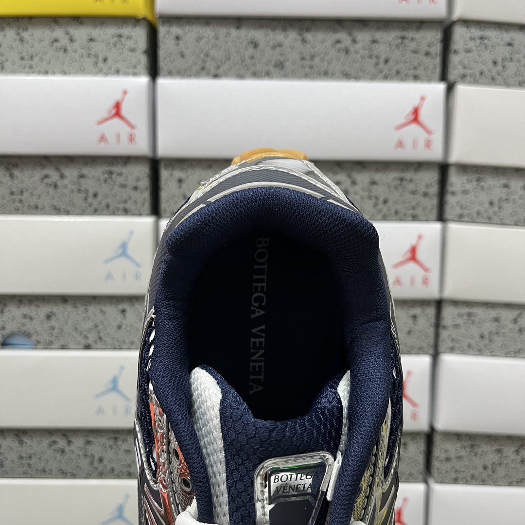 Bottega Veneta Orbit Surf Vapor - Image 5