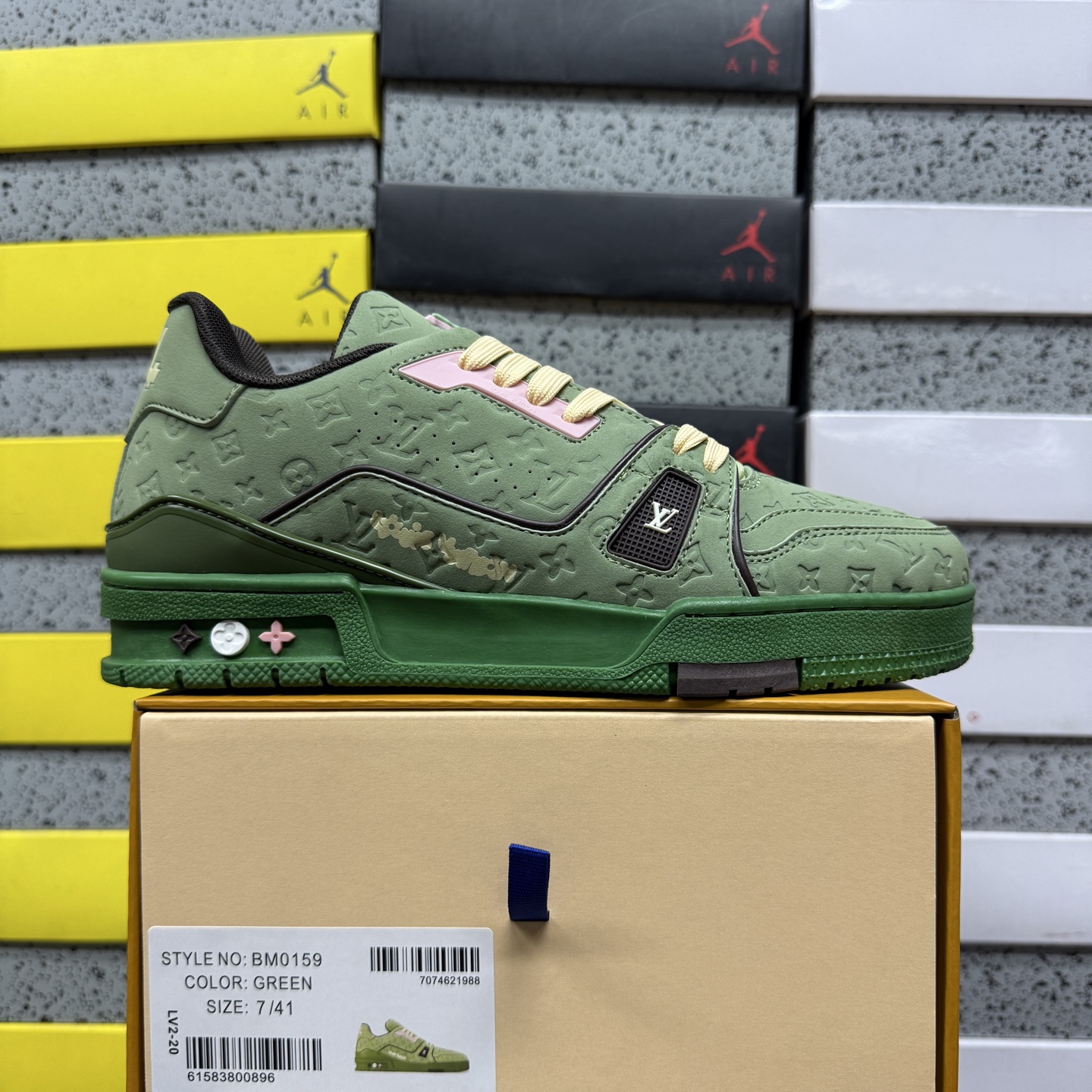 Louis Vuitton Trainer V2-20 - Image 10