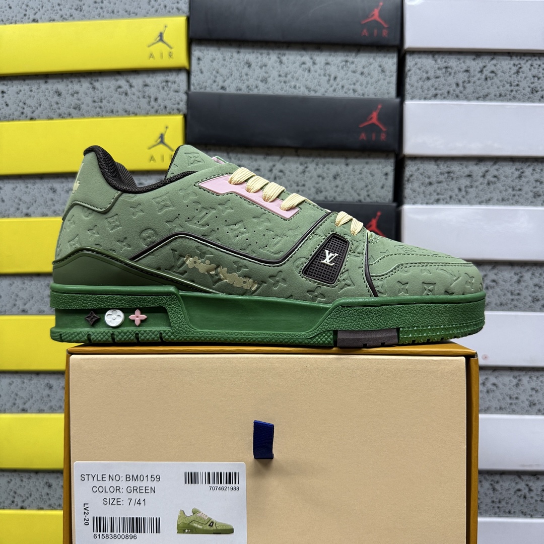 Louis Vuitton Trainer V2-20