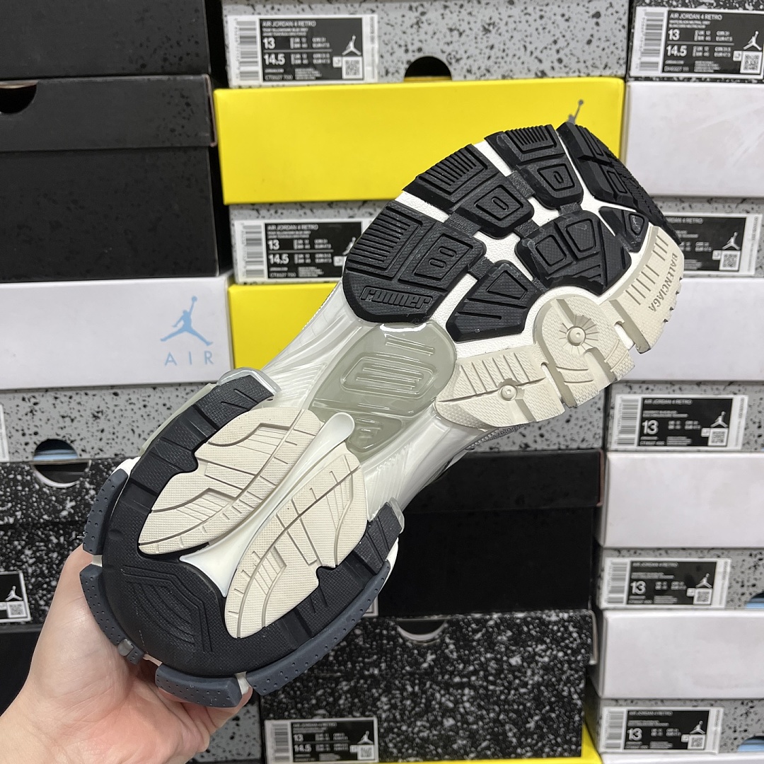 Balenciaga BLCG Runner 7.5 - Image 10