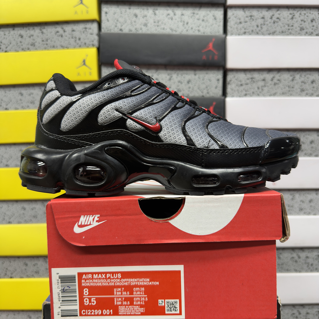 Nike Air Max Plus Black Gradient (Red)