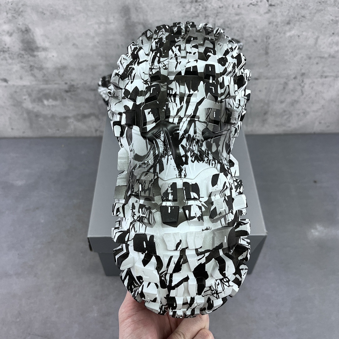 Balenciaga Defender - Image 13