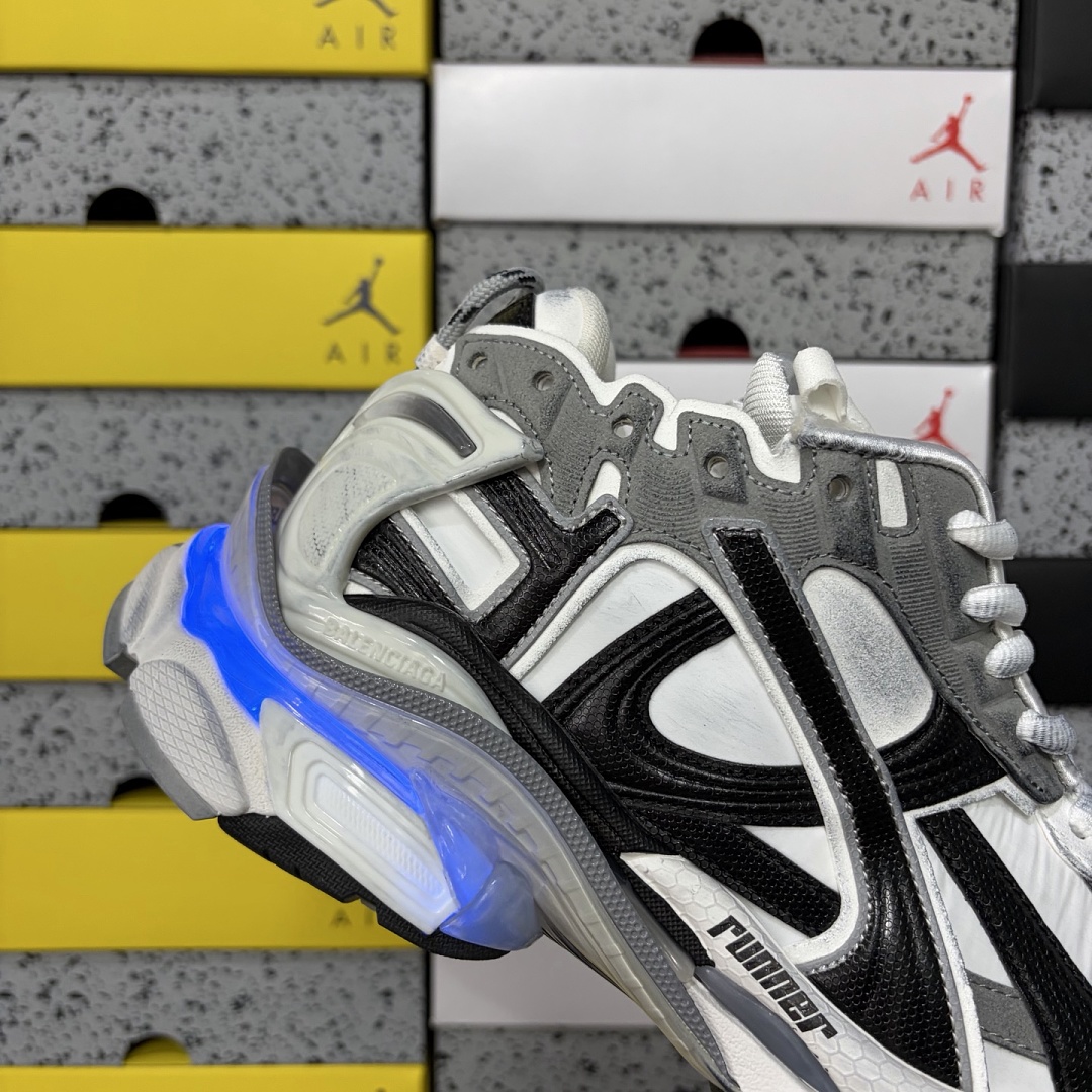 Balenciaga Runner LED 7 Gen - Image 9