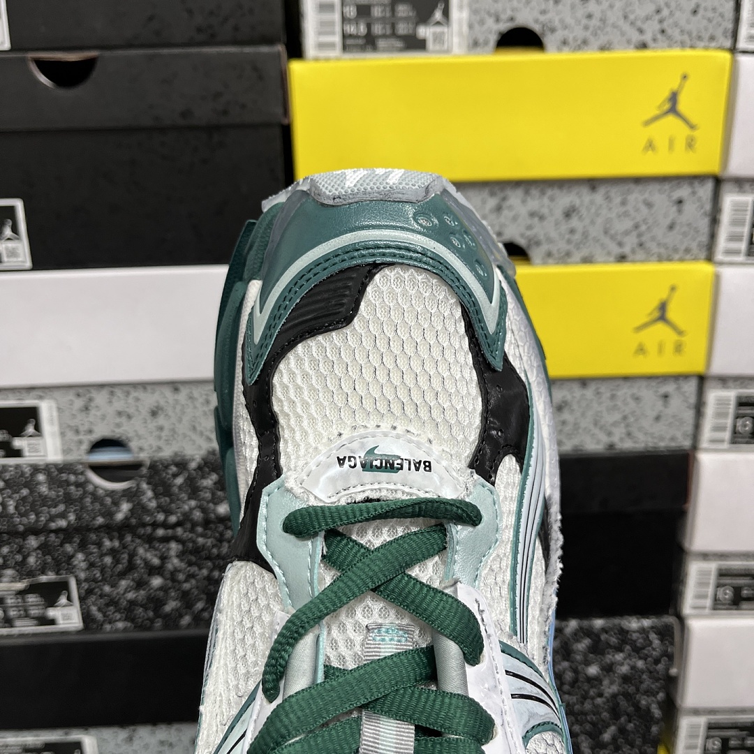 Balenciaga BLCG Runner 7.5 - Image 9
