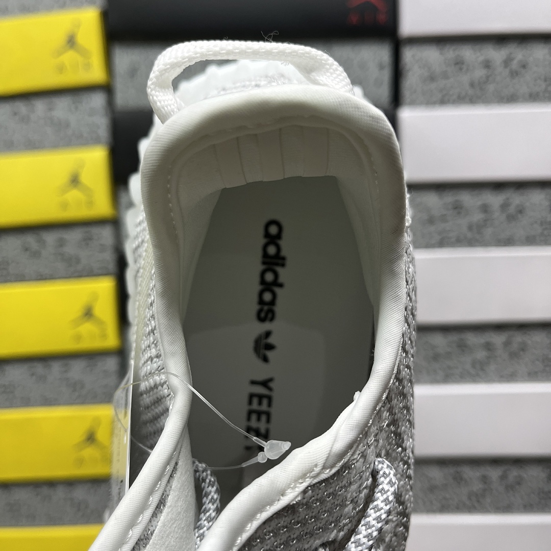 Adidas Yeezy Boost 350 V2 - Image 5