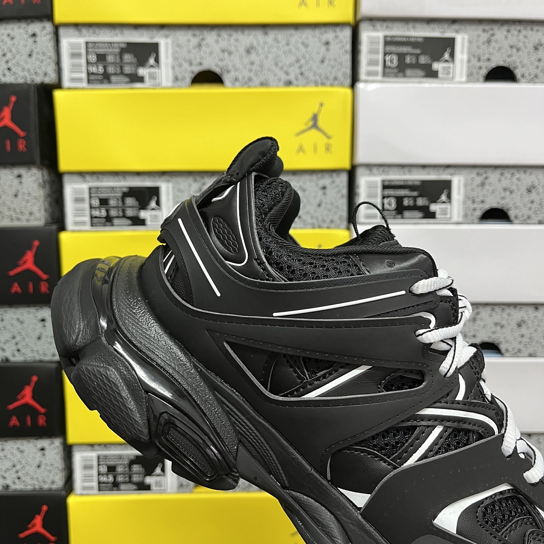 Balenciaga BLCG Track 3.0 - Image 2