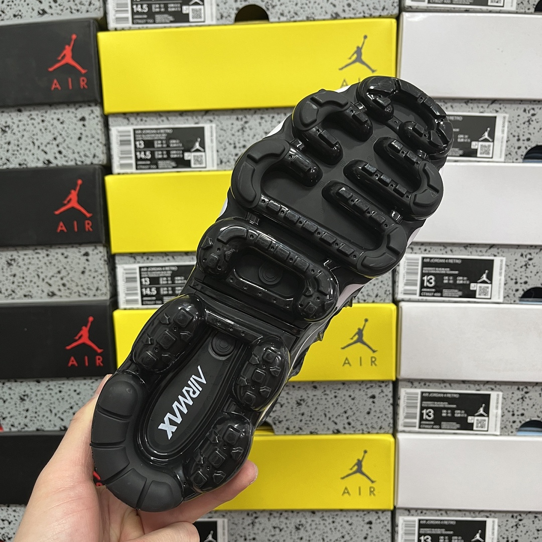 Nike Air VaporMax Plus - Image 5