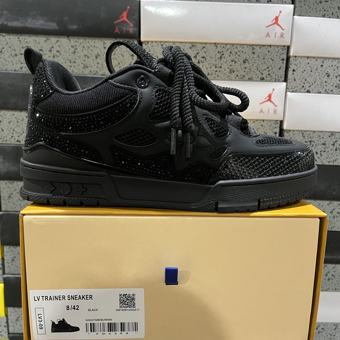 Louis Vuitton Skate Sneaker V3-9 - Image 10