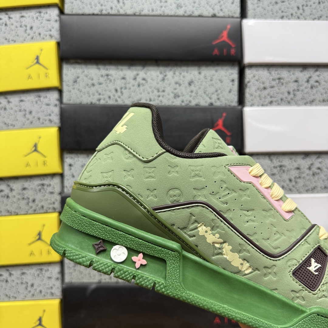 Louis Vuitton Trainer V2-20 - Image 2
