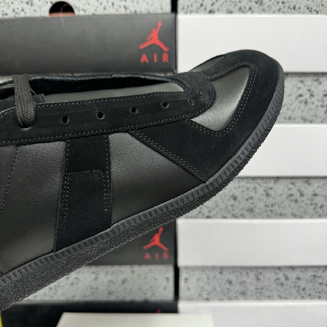 On Running Maison Margiela Replica Black 900 - Image 4