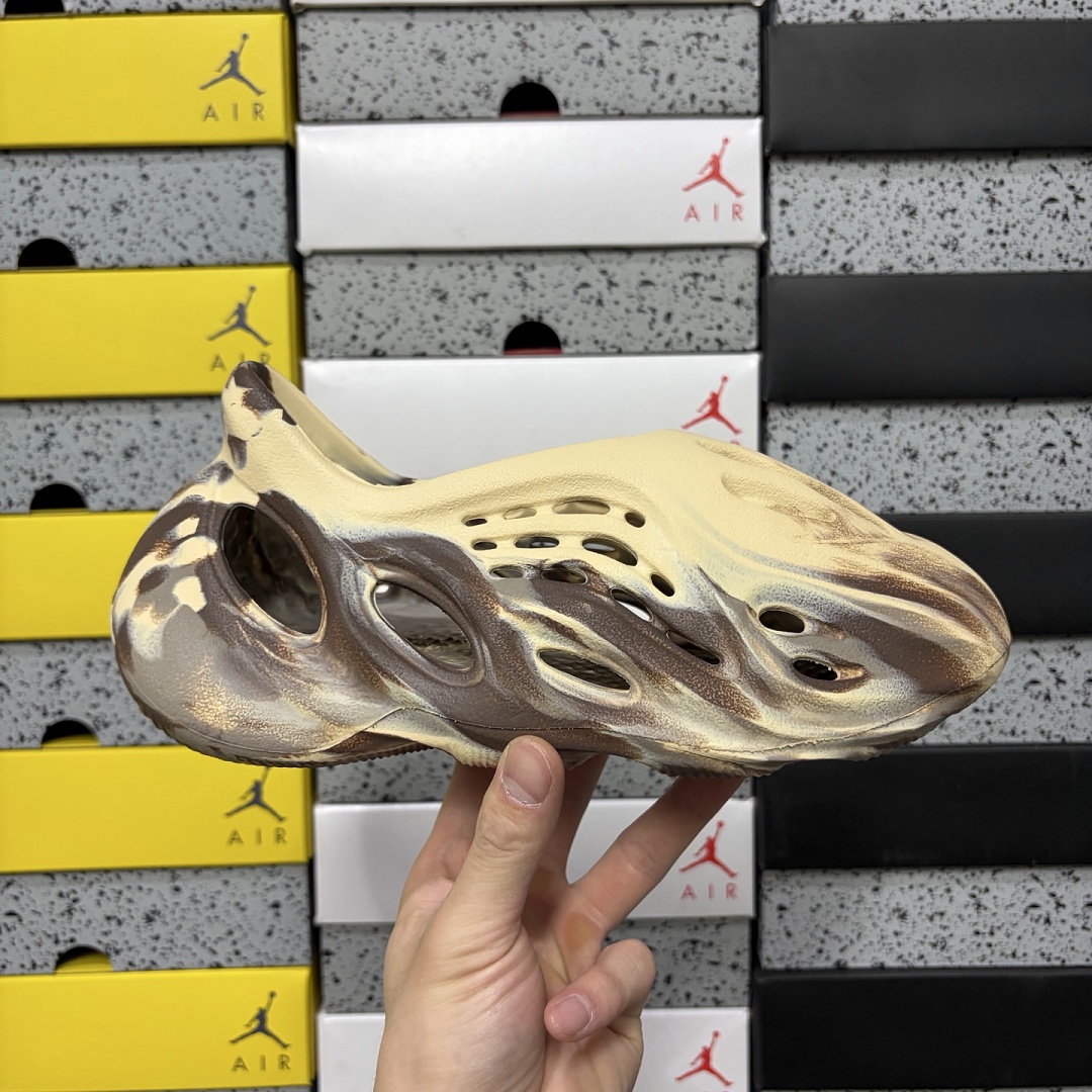 Adidas Yeezy Foam RNNR MX Cream Clay Clogs Oil Painting - Image 7