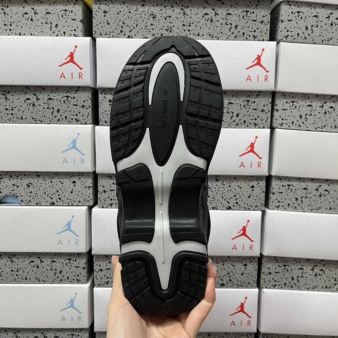On Running Raf Simons Antei Low Top - Image 2