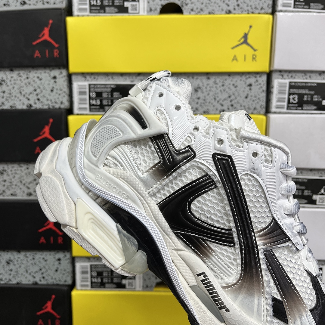 Balenciaga BLCG Runner 7.5 - Image 6