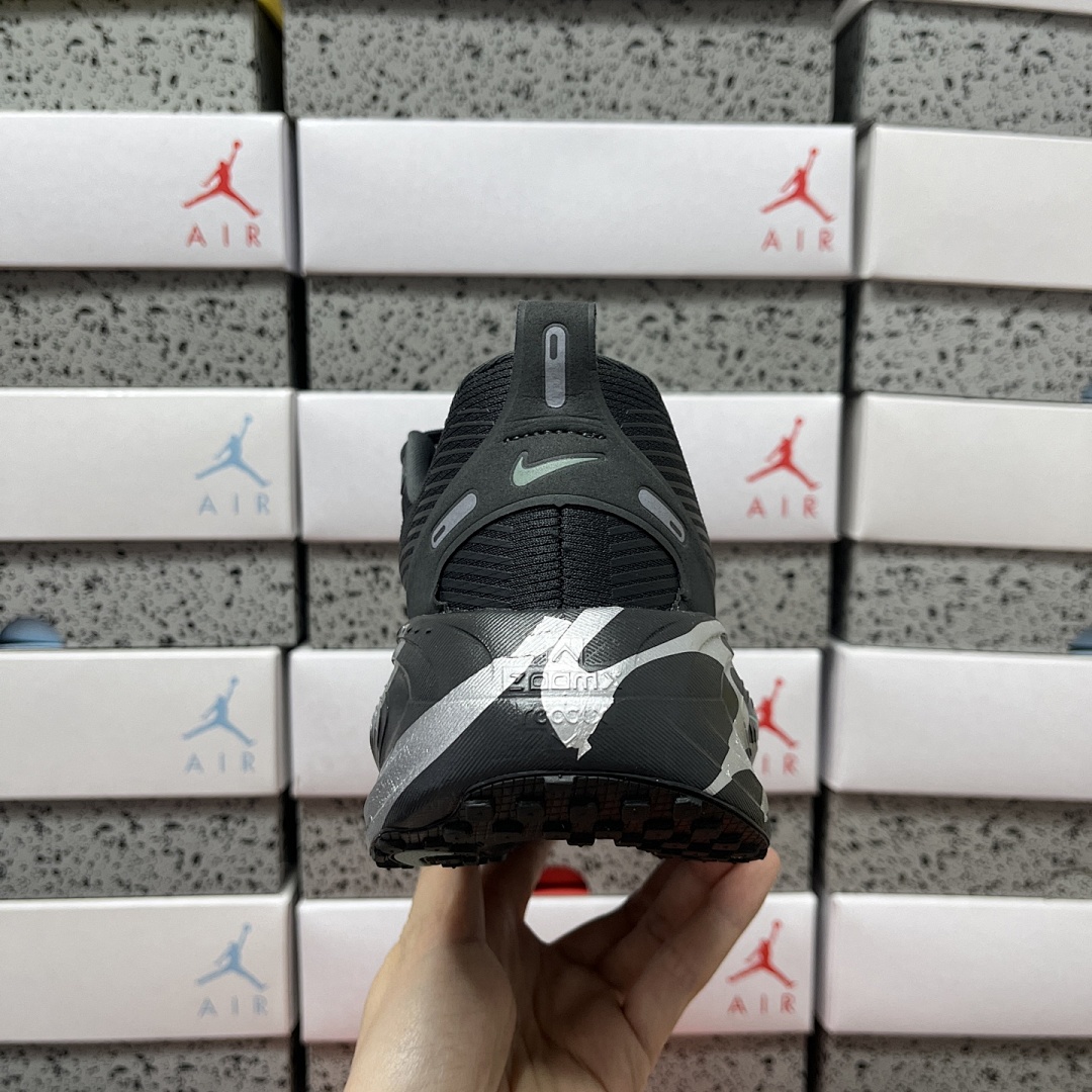 Nike Vomero 18 Anthracite Reflect (Silver) - Image 3