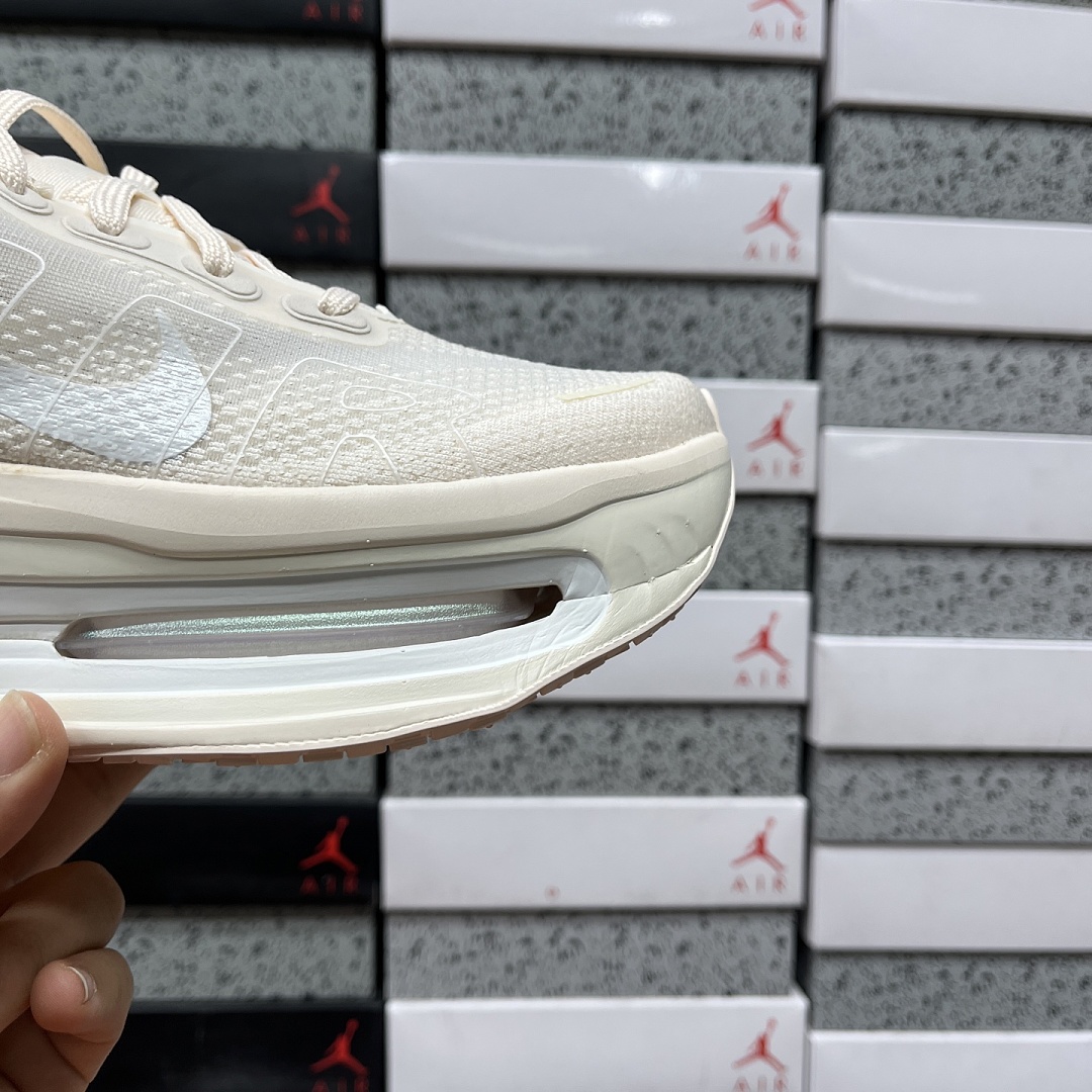 Nike Vomero Premium Chalk - Image 3