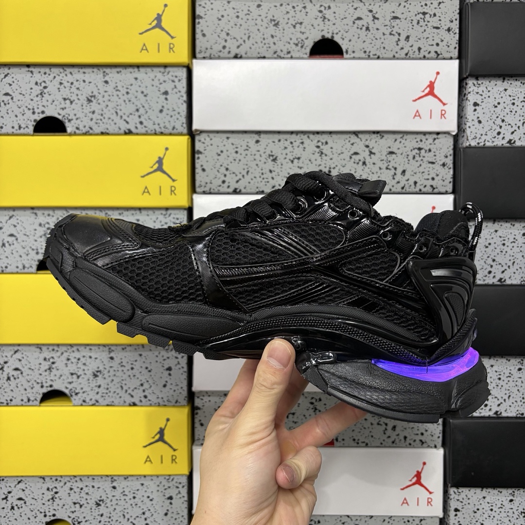 Balenciaga Runner LED Black 7.5 - Image 8