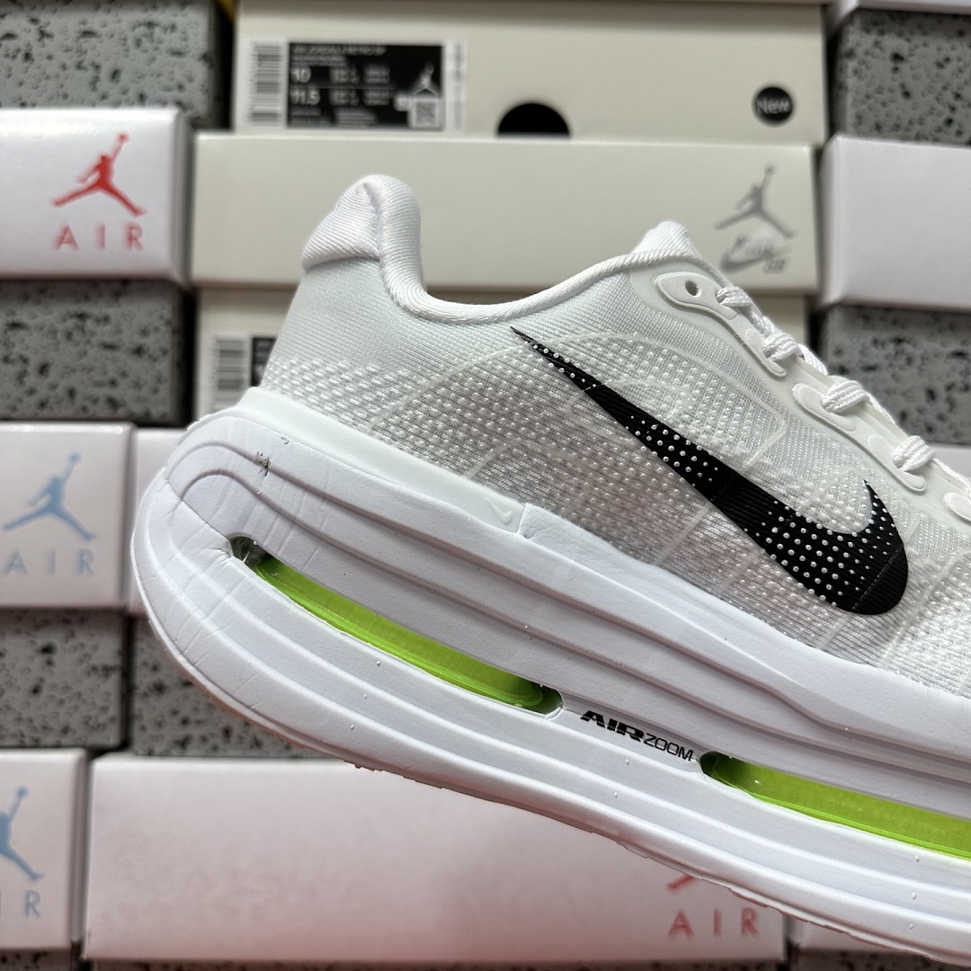 Nike Vomero Premium HQ2050-300 - Image 2