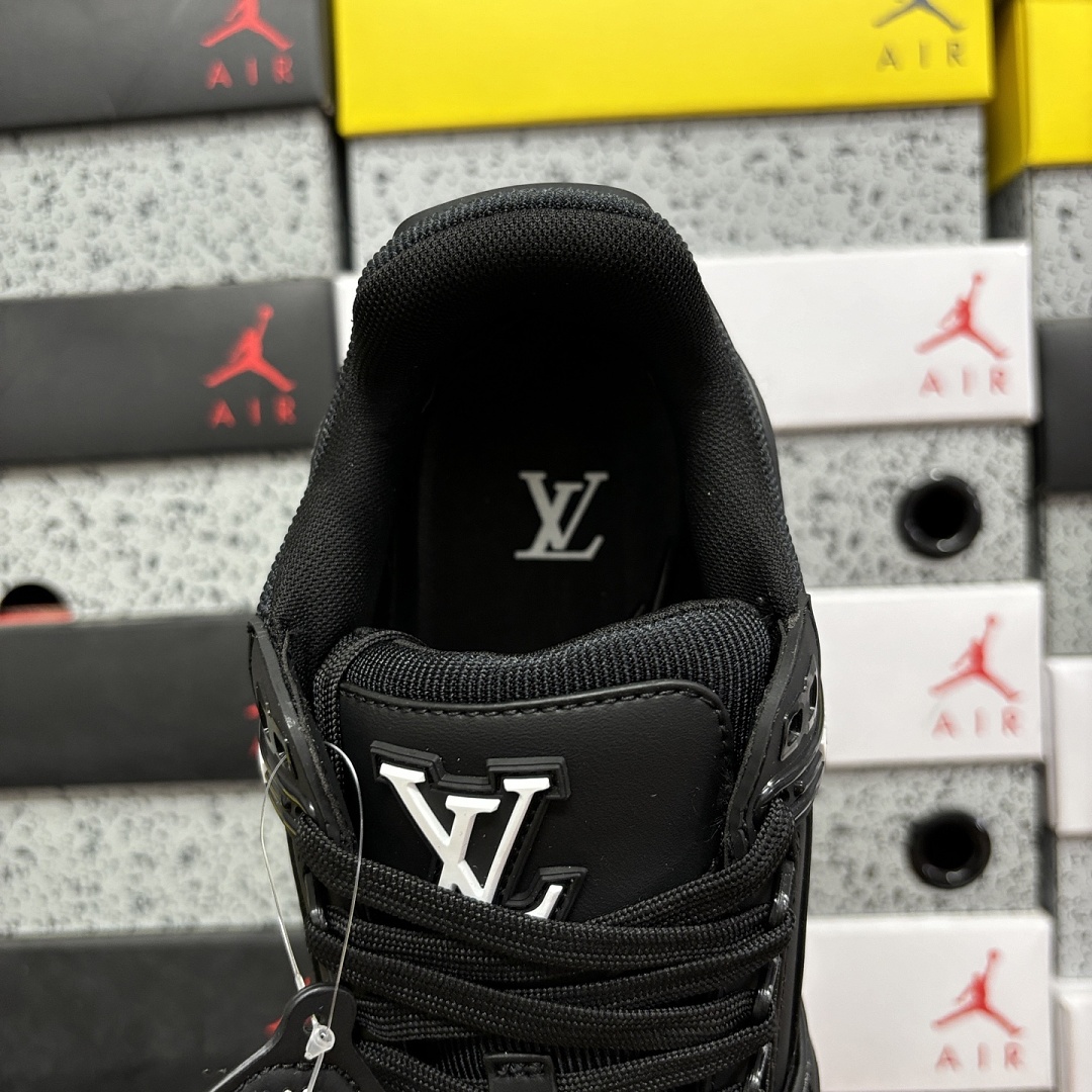 Louis Vuitton Trainer 1-17 - Image 4
