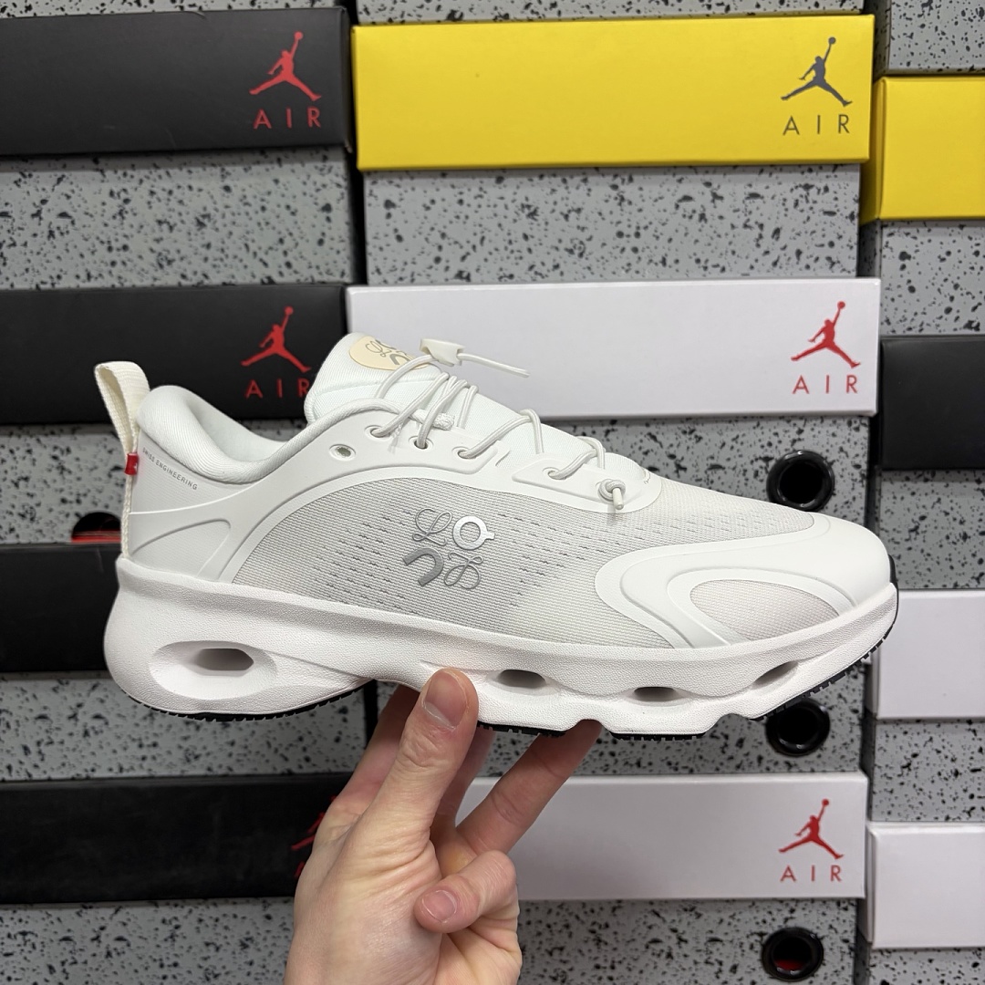 On Running Cloudsolo LOEWE (White Light Grey) - Image 5