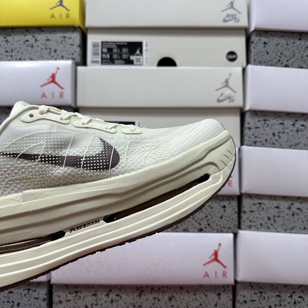 Nike Vomero Premium HQ2050-700 - Image 2
