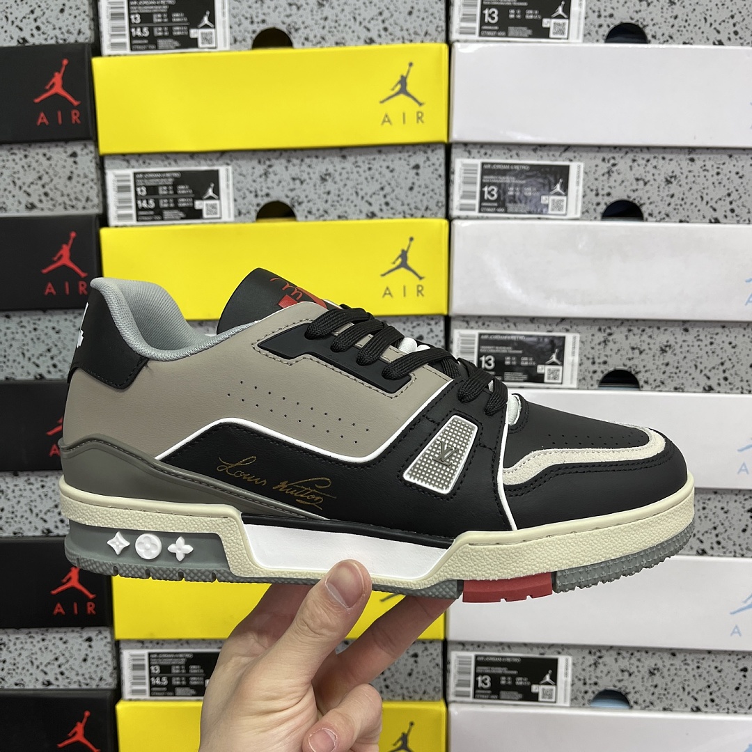 Louis Vuitton Trainer V2-04 - Image 3