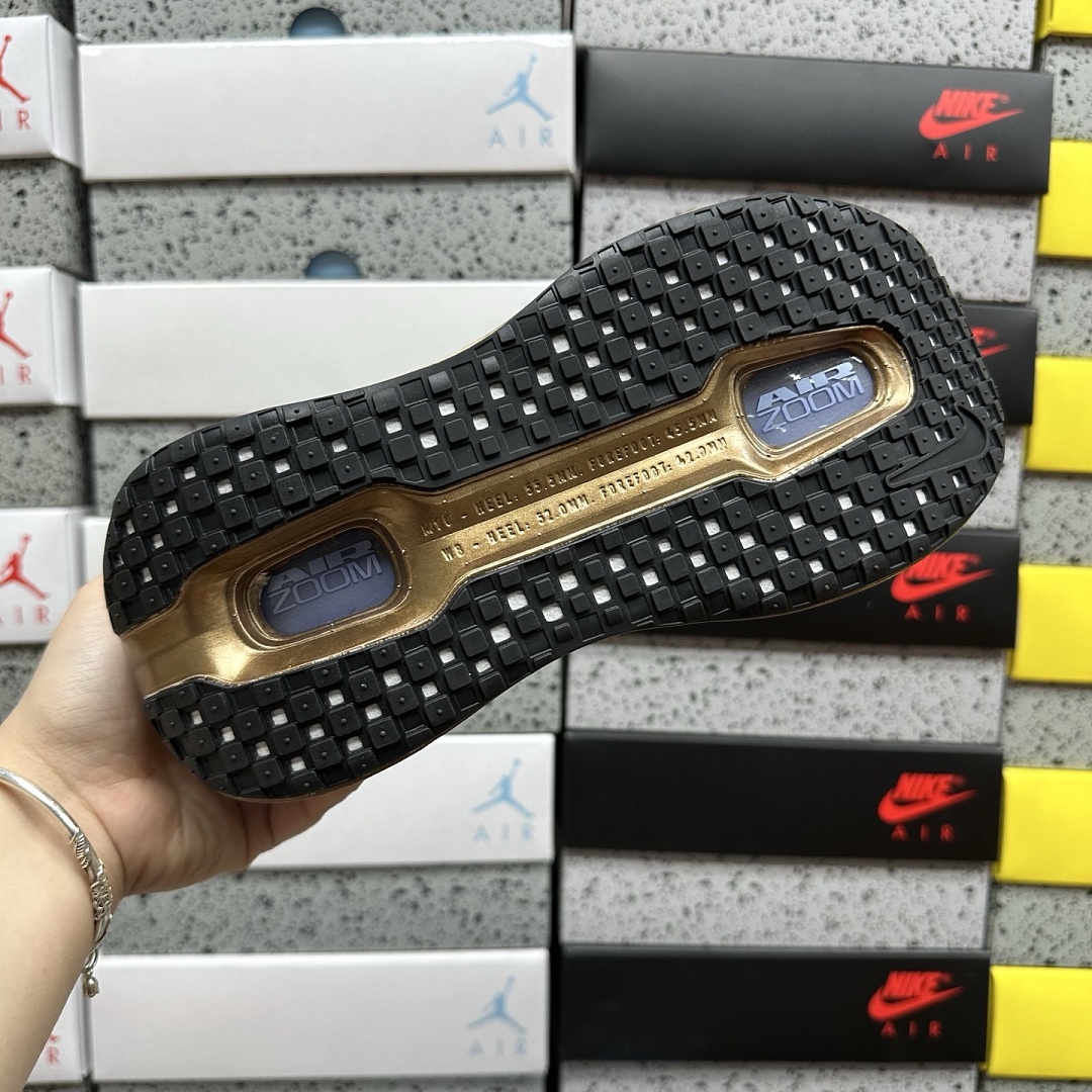 Nike Vomero Premium Flat Stout - Image 8
