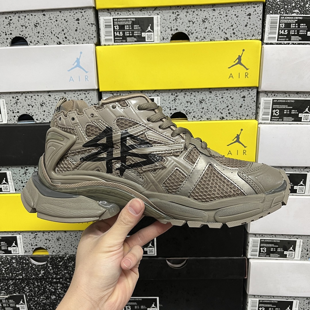 Balenciaga BLCG Runner 7.0 - Image 10