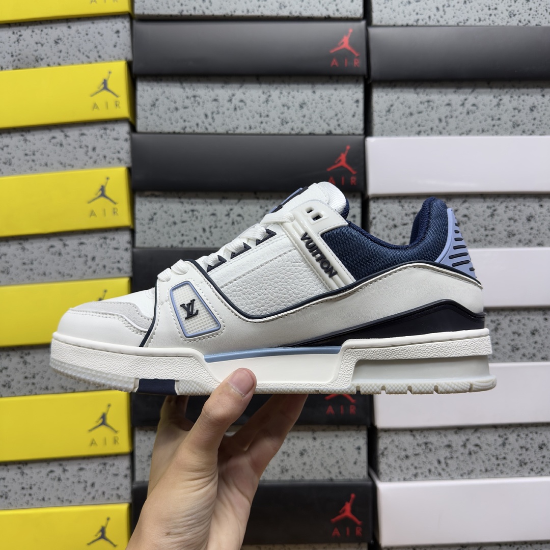 Louis Vuitton Trainer - Image 4