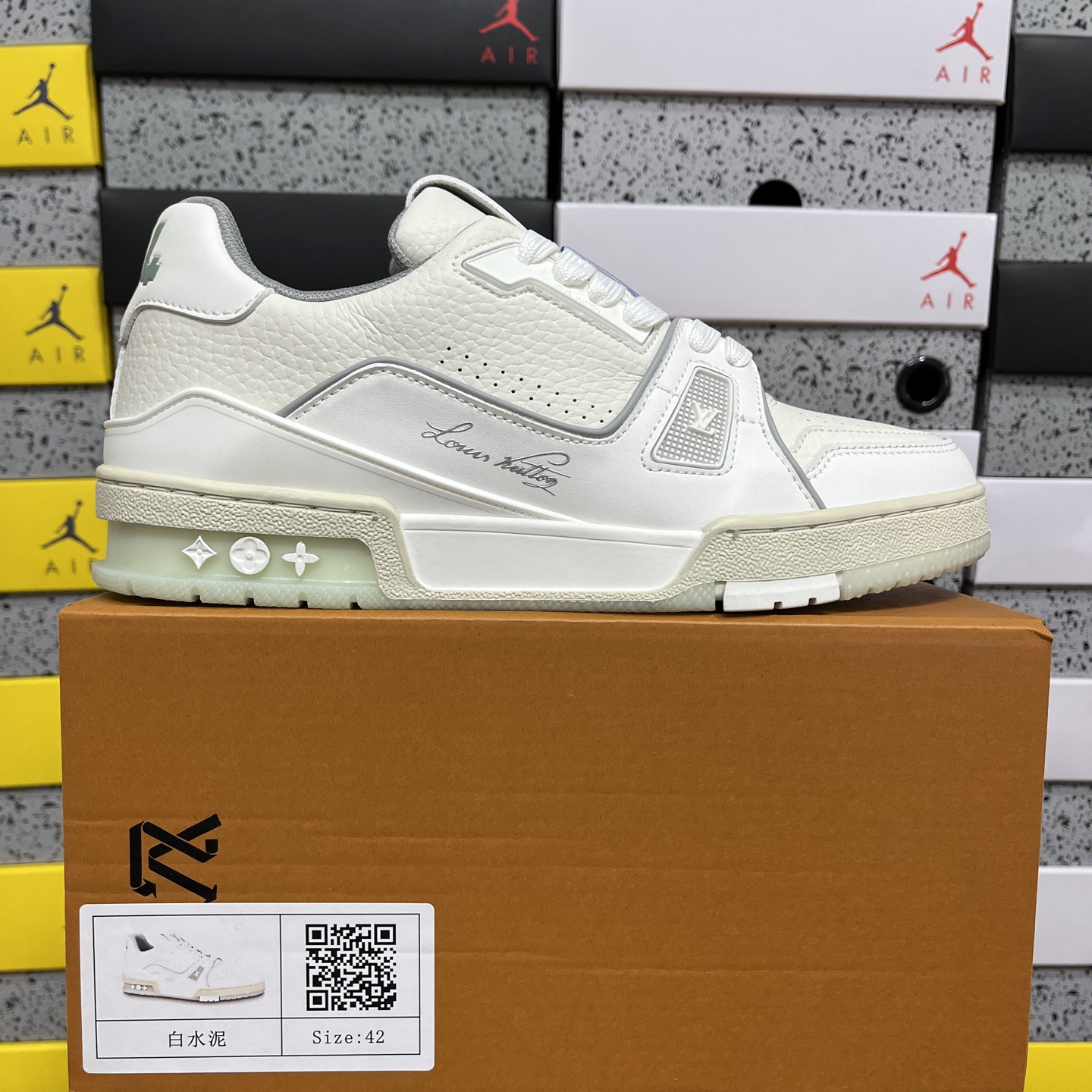 Louis Vuitton Trainer - Image 10