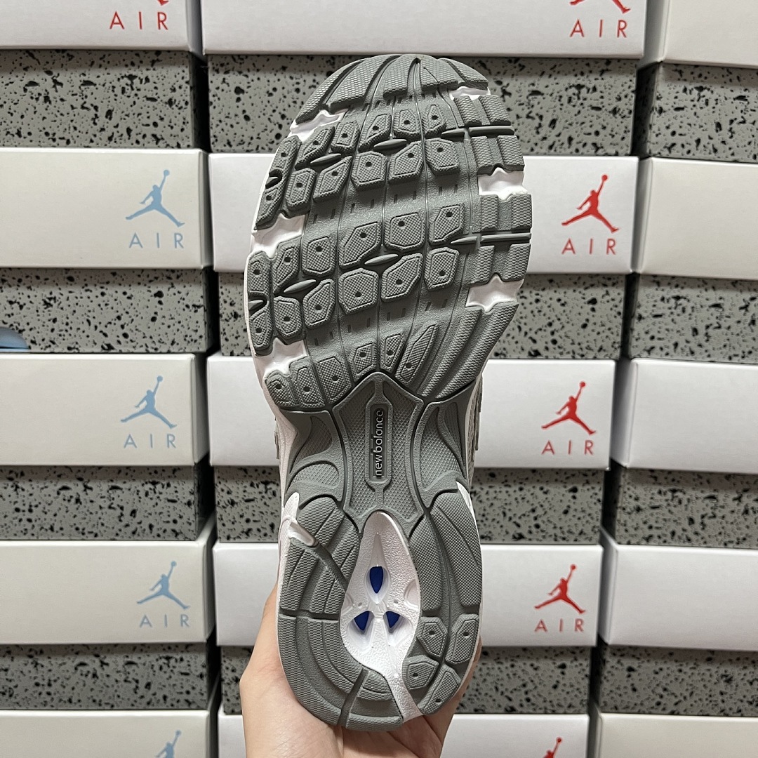 New Balance 740V2 Grey Reflection (Slate) - Image 3