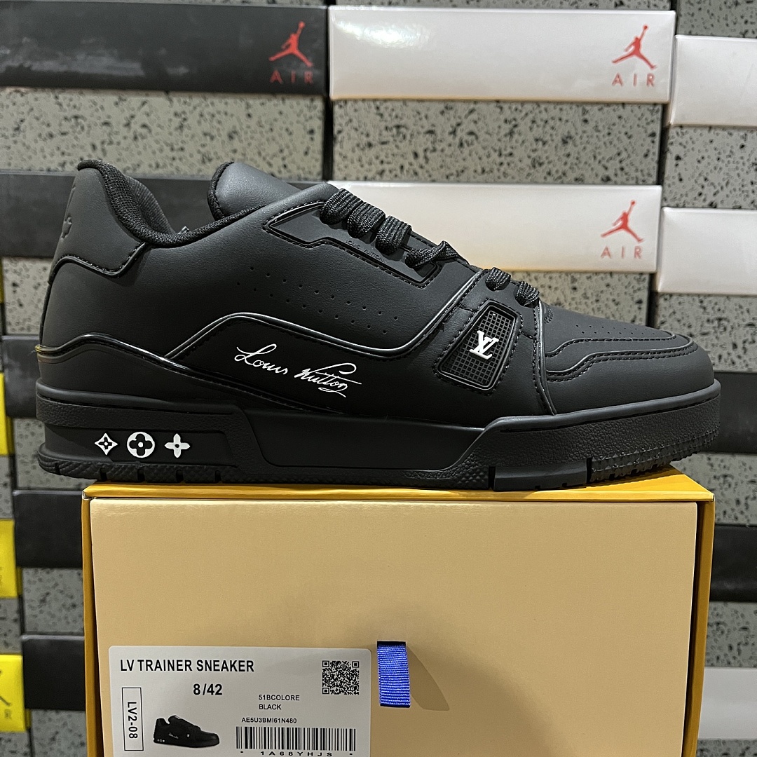 Louis Vuitton Trainer V2-08