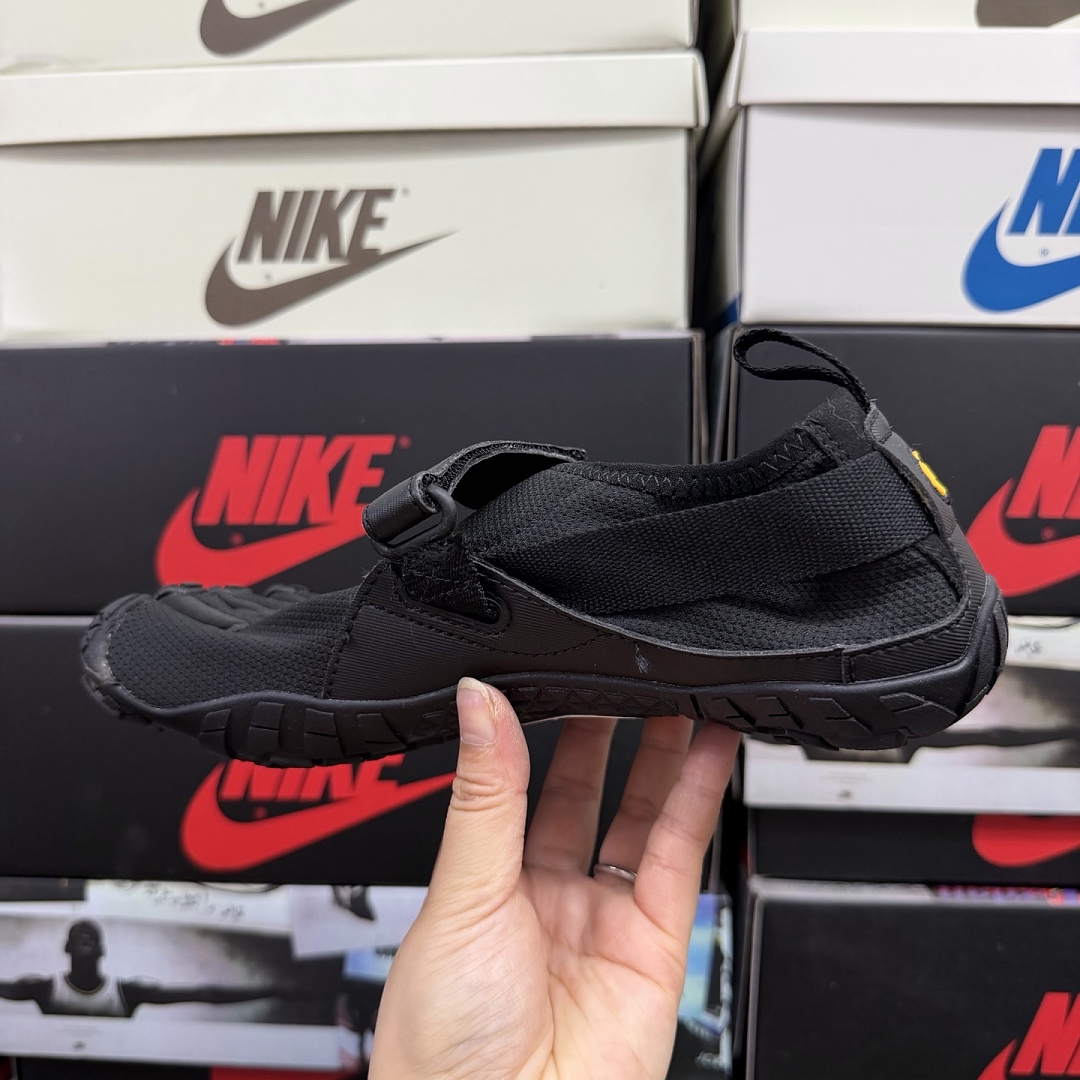 Suicoke Finger Chukka Boot S20MLC1 Black Velcro Strap - Image 2
