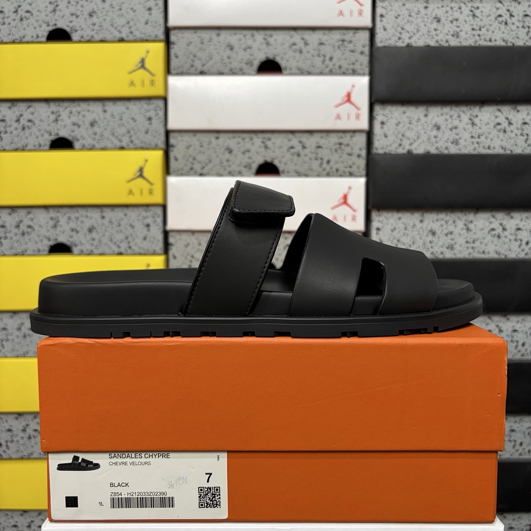 Hermes Chypre Sandal Black / Leather