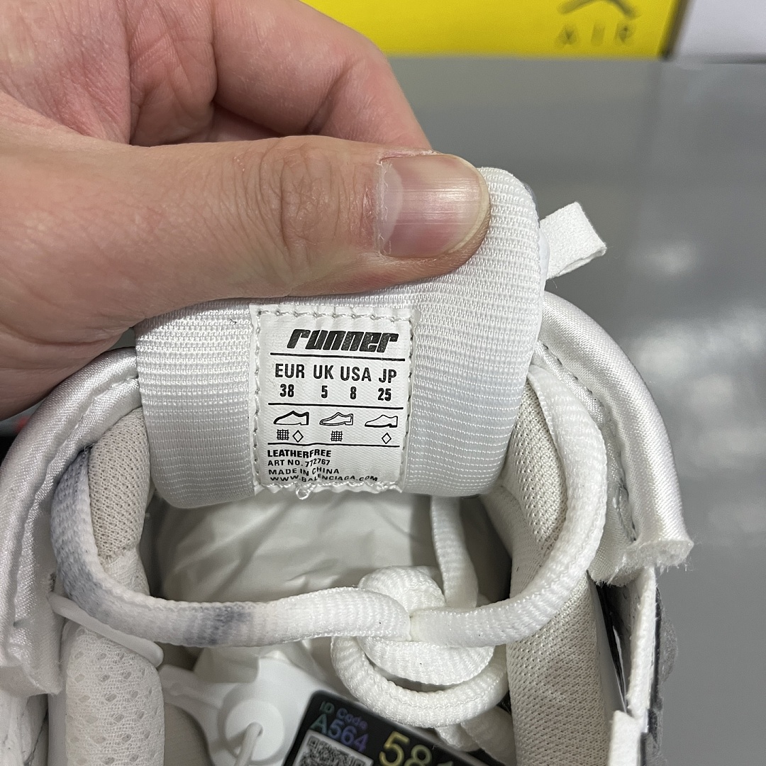 Balenciaga BLCG Runner 7.5 - Image 4