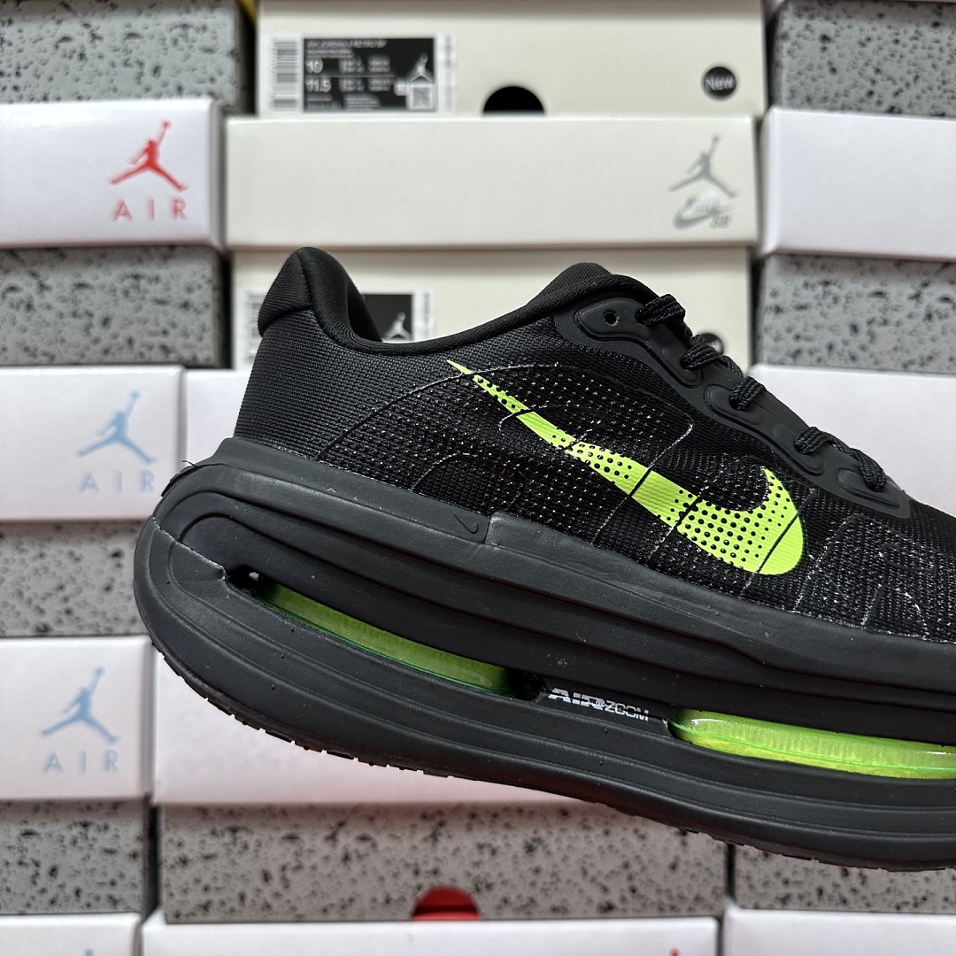 Nike Vomero Premium HQ2050-212 - Image 4