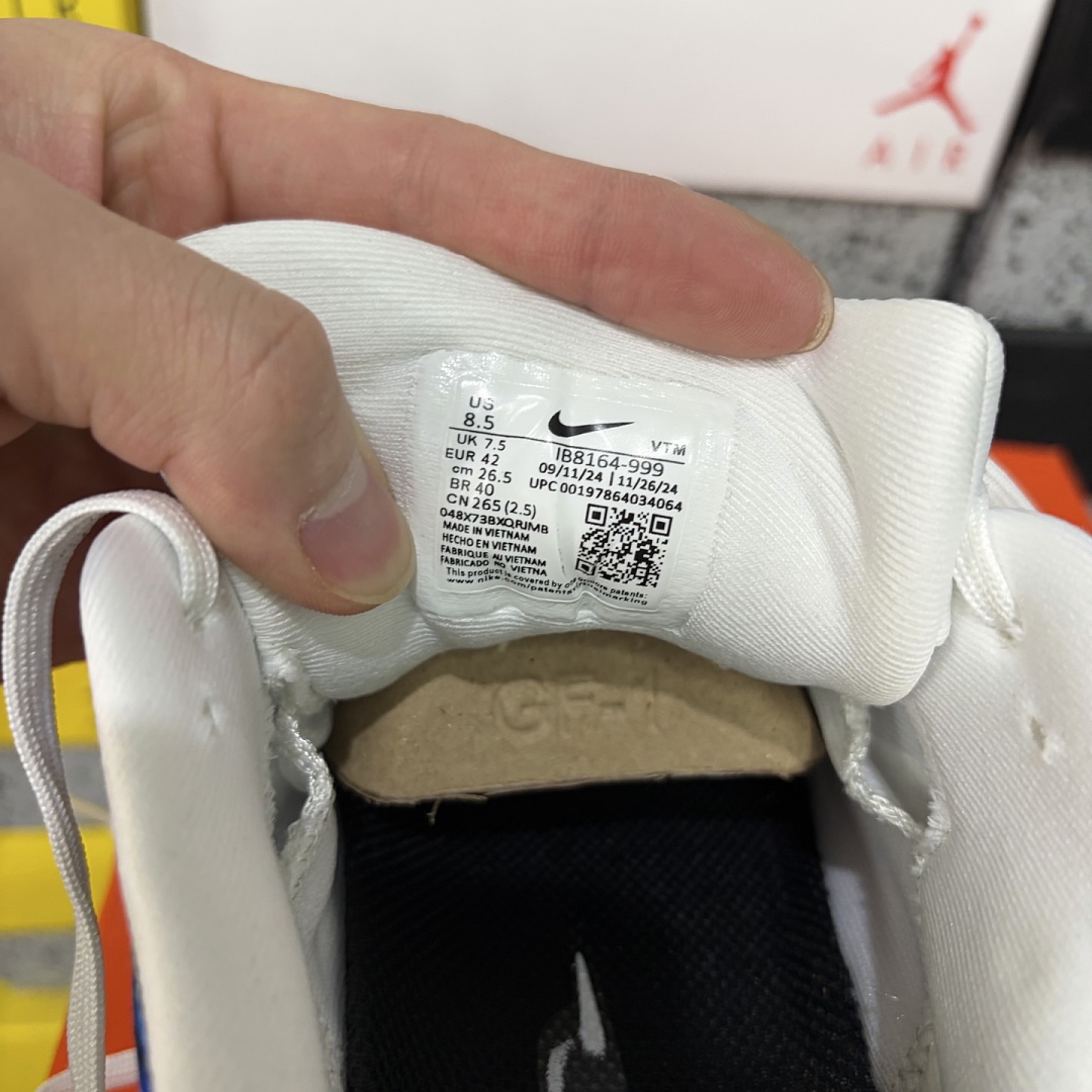Nike Vomero 18 SE Light Trails - Image 2