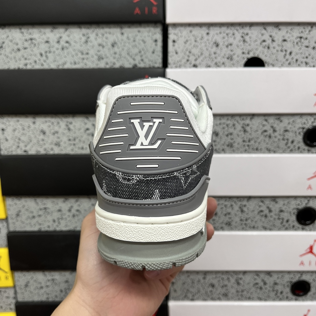 Louis Vuitton Trainer - Image 9