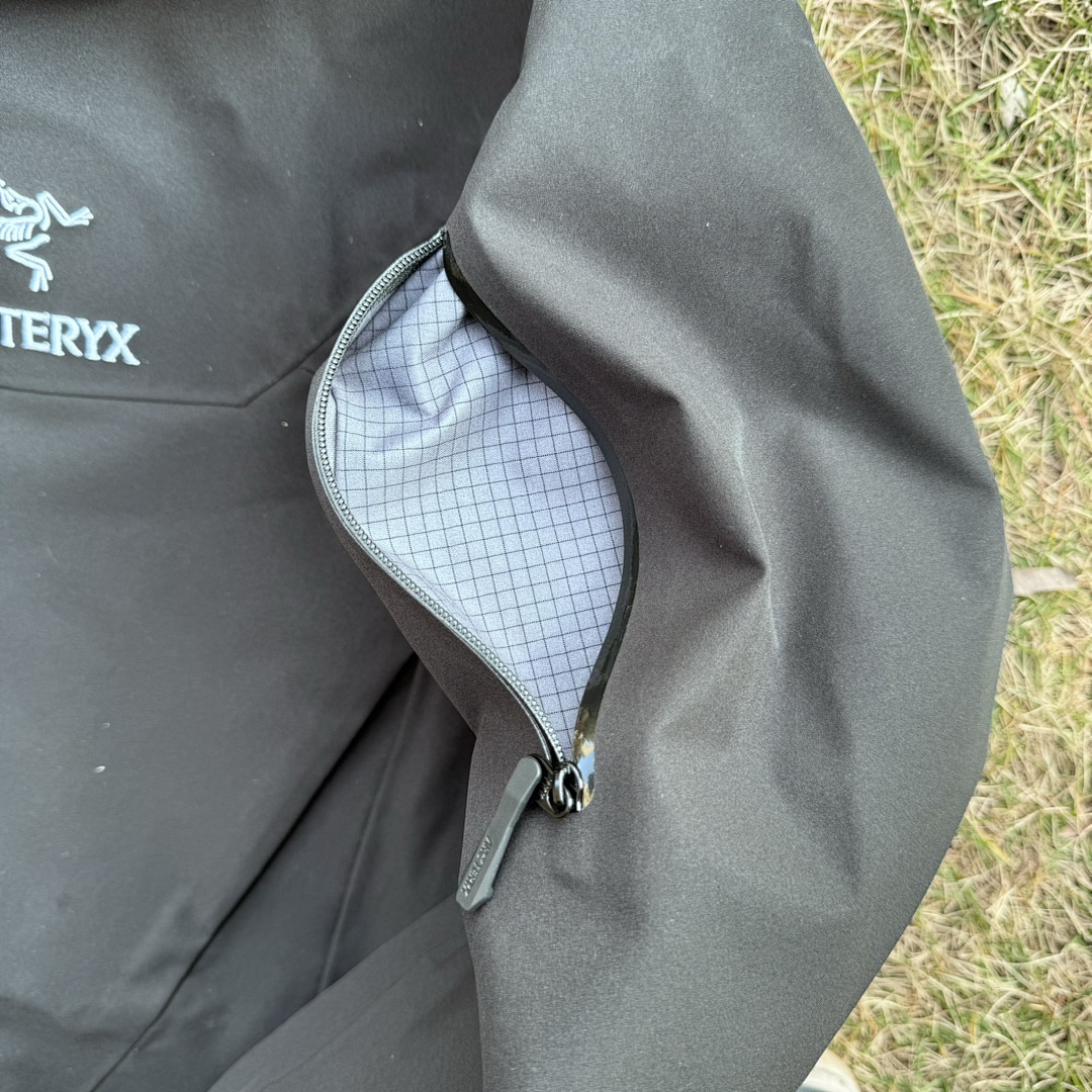 Arc'teryx Alpha Jacket 7 Gen (Black SV) - Image 11