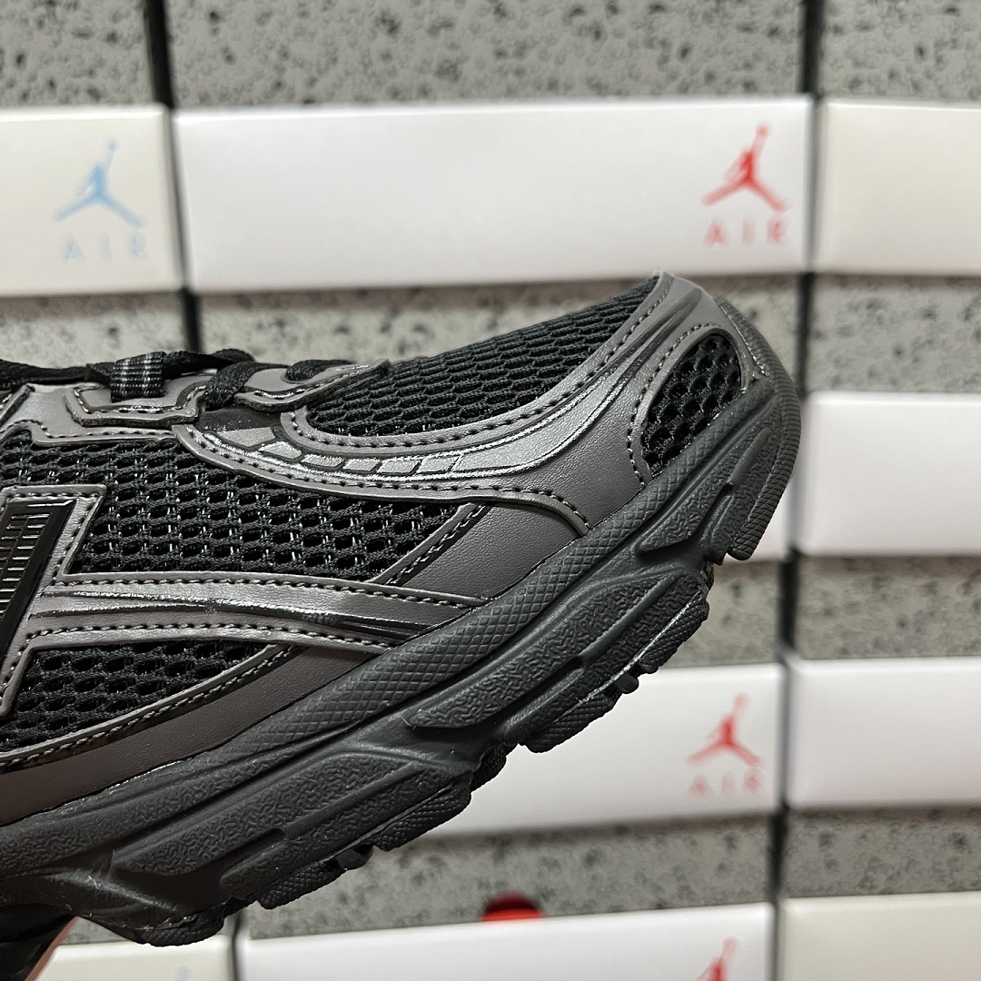 New Balance 740 (Triple Black) - Image 5