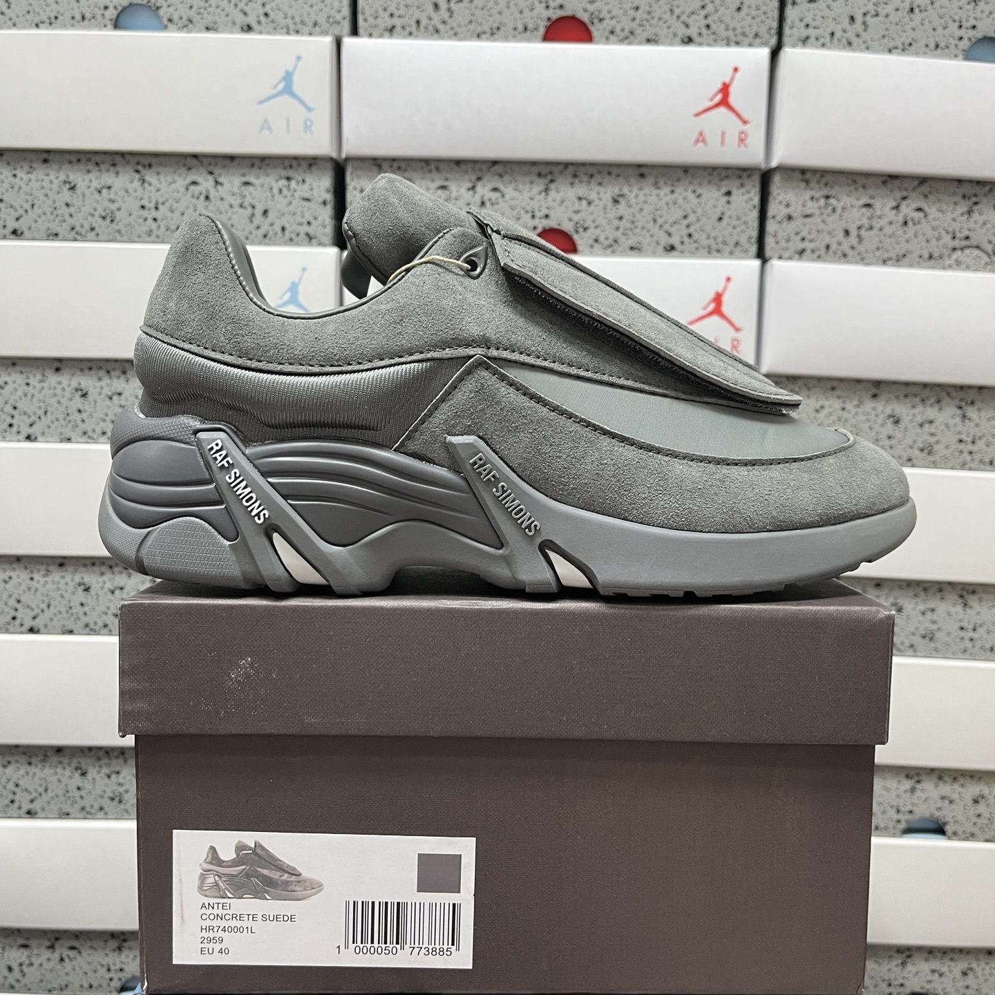On Running Raf Simons Antei Low Top Concrete Suede - Image 10