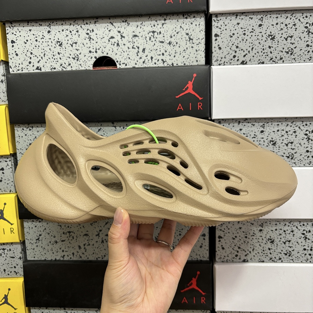 Adidas Slide/Foam Runner - Image 89