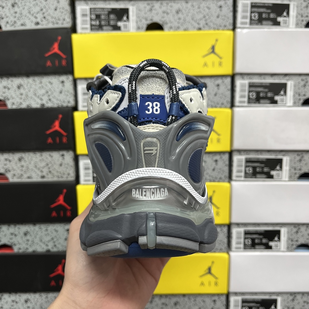 Balenciaga BLCG Runner 7.5 - Image 10