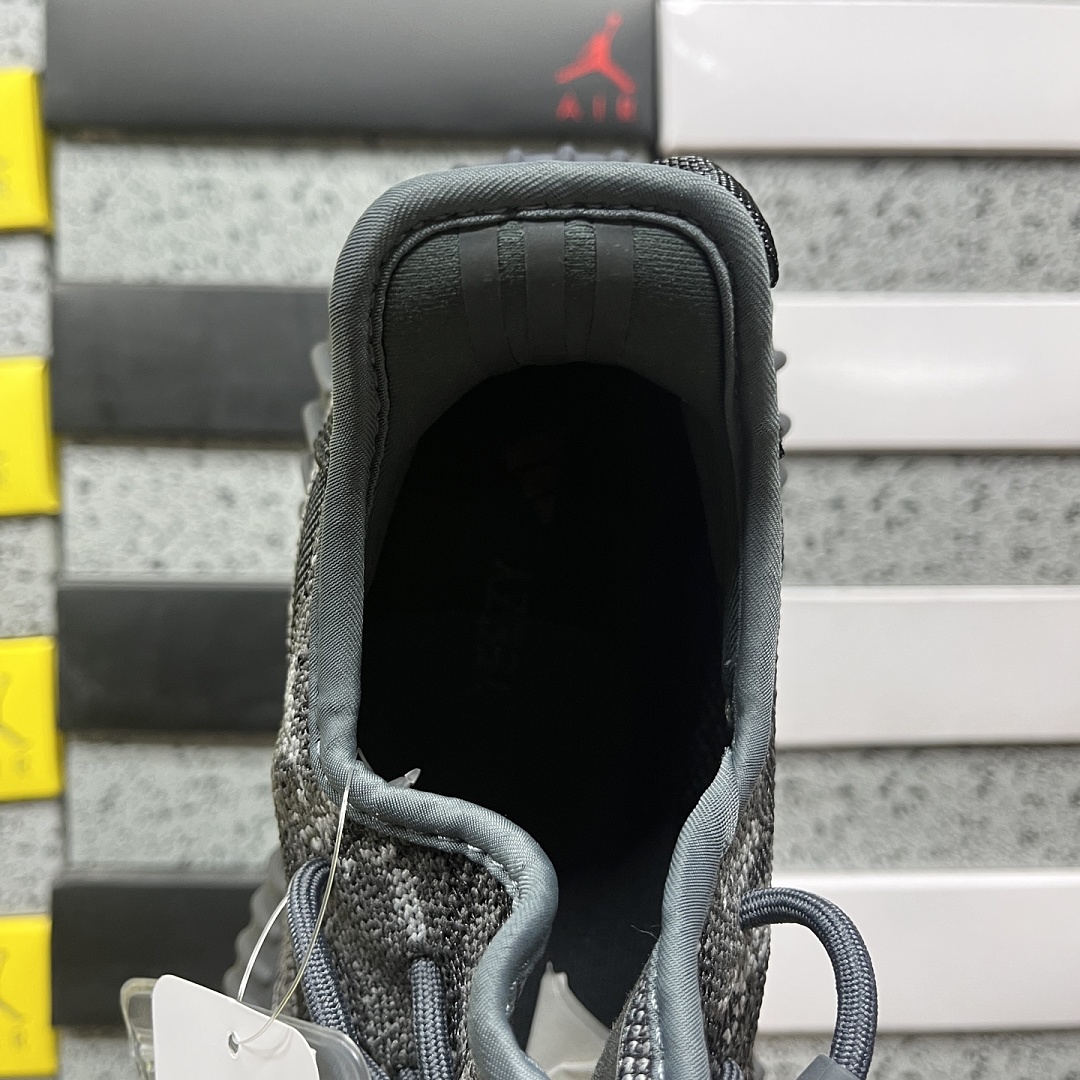 Adidas Yeezy Boost 350 V2 - Image 2
