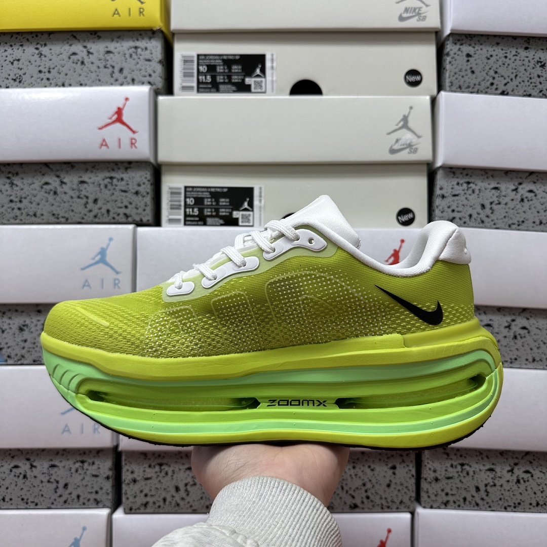 Nike Vomero Premium HQ2050-558 - Image 3