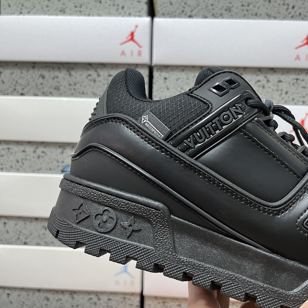 Louis Vuitton Trainer Maxi (Black) - Image 9
