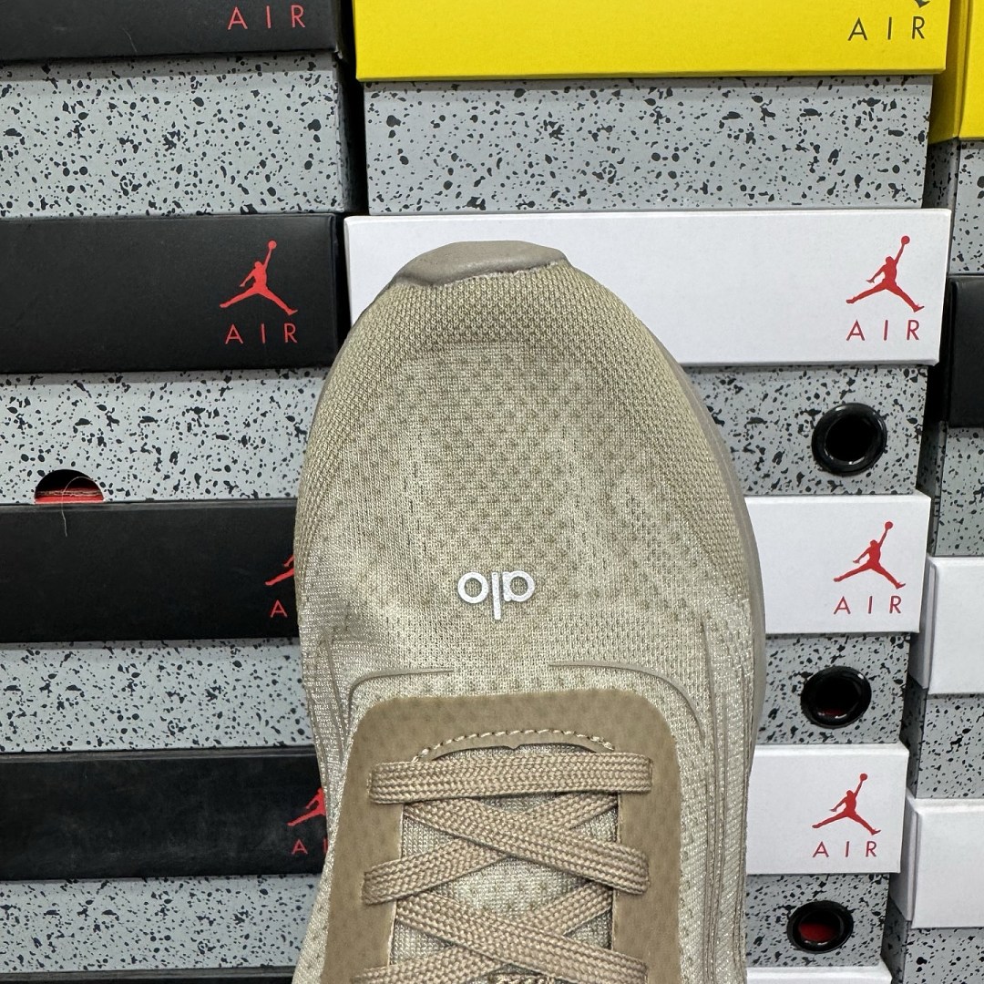 Alo Yoga Rnner A0590U_KHAKI - Image 3