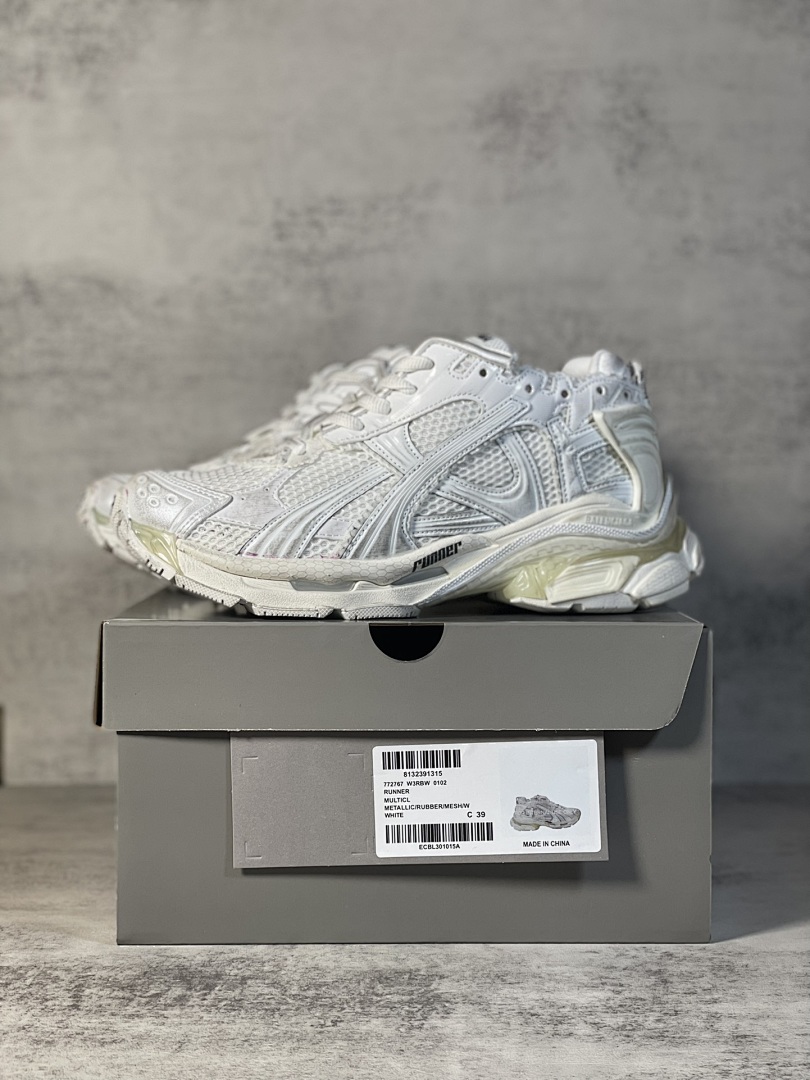 Balenciaga Runner 7.5 - Image 35