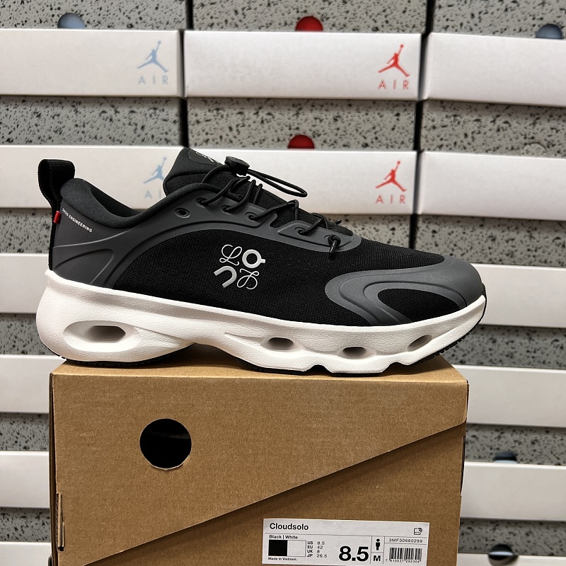 On Running Cloudsolo LOEWE (Black White)