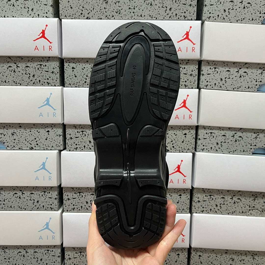 On Running Raf Simons Low Top (Black ANTEI) - Image 3